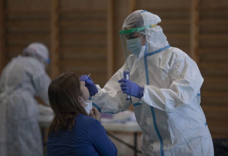 La pandemia deja 32 muertos en una semana en Euskadi y 1.002 contagios
