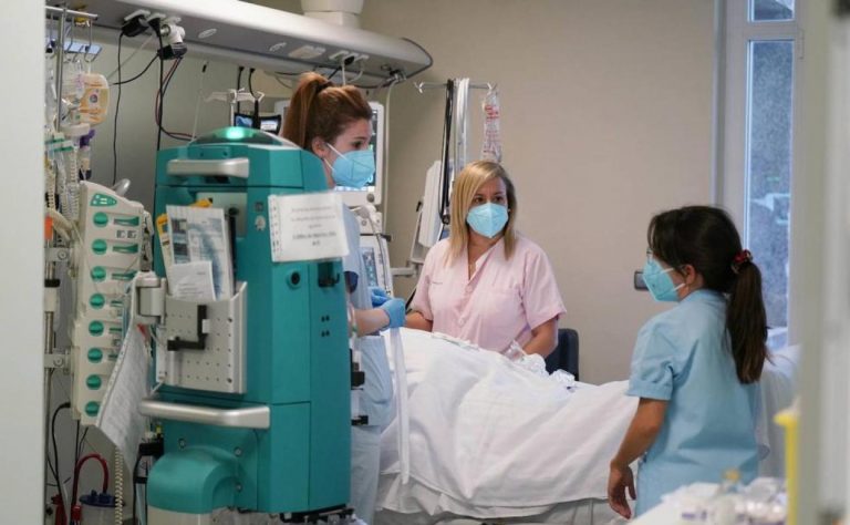 Suben a 762 los nuevos contagios en Euskadi y los pacientes en UCI se elevan a 192