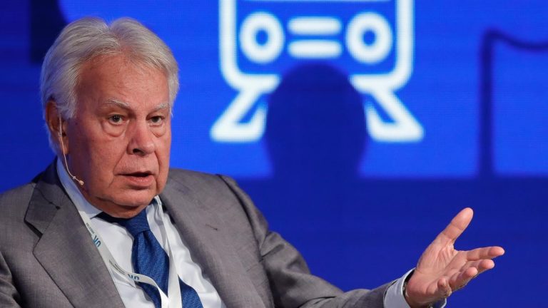 Felipe González dice que la palabra que «más usa el caudillismo populista es la libertad»