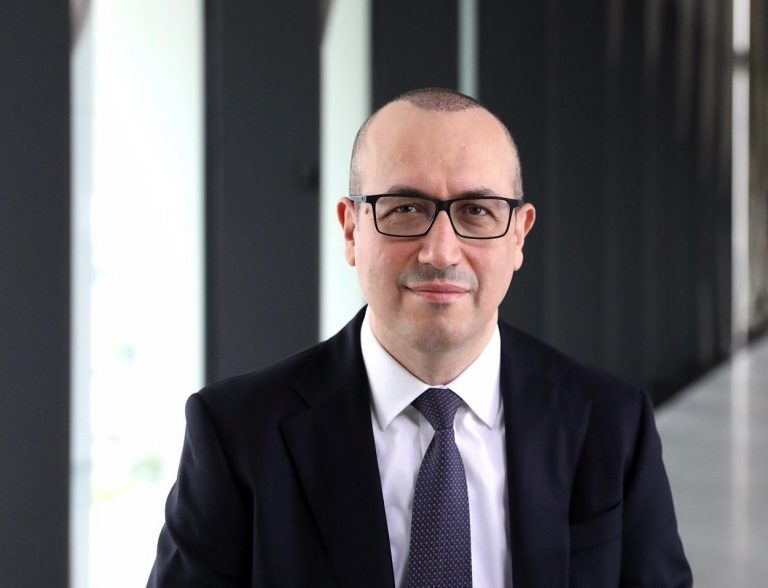 Genç (BBVA) justifica el ERE por la caída a la mitad del negocio en oficinas