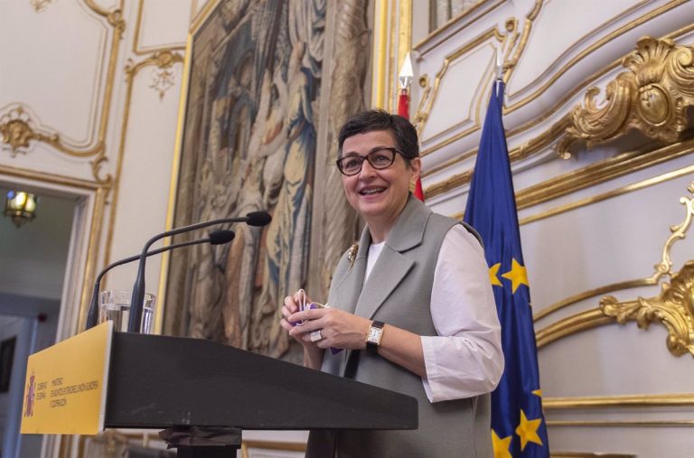 González Laya traslada a Ghani el apoyo de España a Afganistán