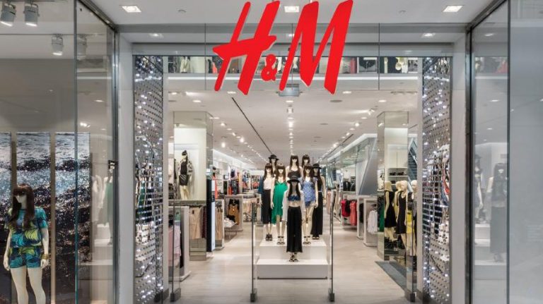 H&M tira la casa por la ventana con unos vestidos de primavera que ni Primark