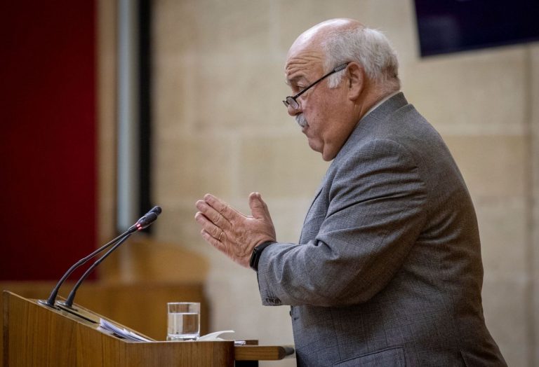 Consejero andaluz se ha reunido con responsables de la vacuna Sputnik
