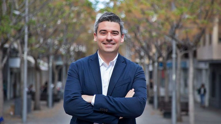 Concentración en Sant Vicent condena «graves insultos» de exedil PSPV a una funcionaria