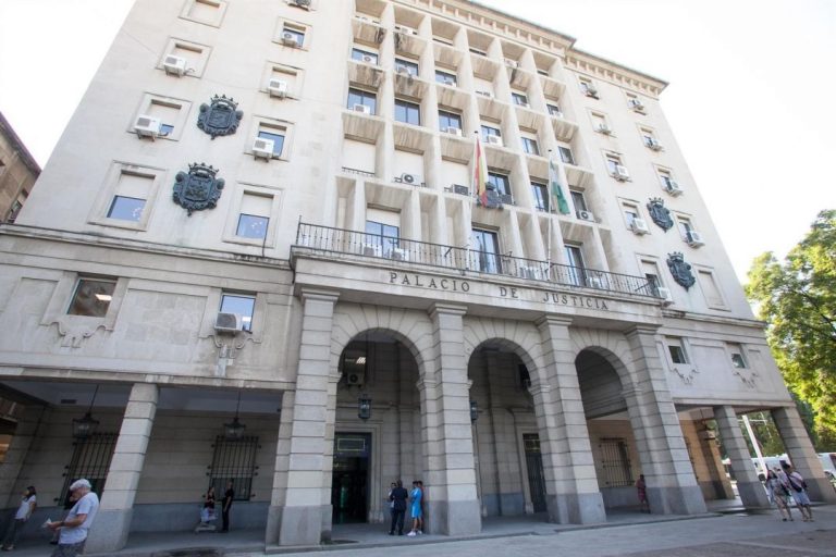 Condenado a 23 años por matar con un hacha a su mujer en Dos Hermanas