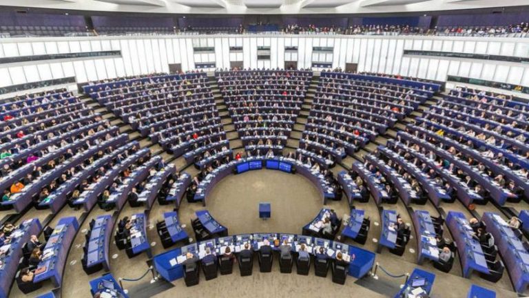 La Eurocámara aprueba la mejora de los derechos de pasajeros de tren