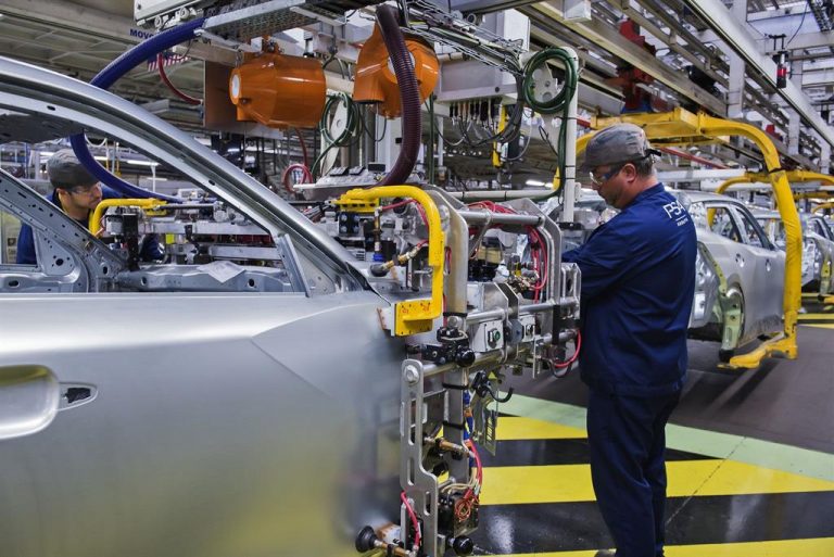 La actividad empresarial de la eurozona crece al mayor ritmo desde julio