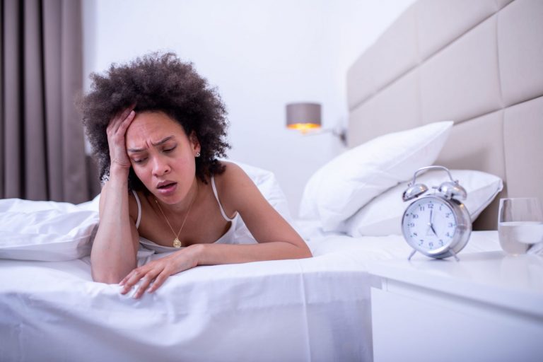 Los motivos por los que tienes espasmos al dormir