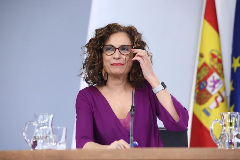 Montero defiende la «tarea» del Gobierno para «derogar la reforma laboral» del PP
