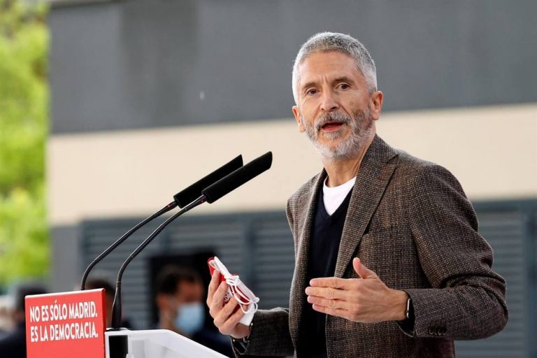 Marlaska respalda que estas elecciones van de «fascismo o democracia»