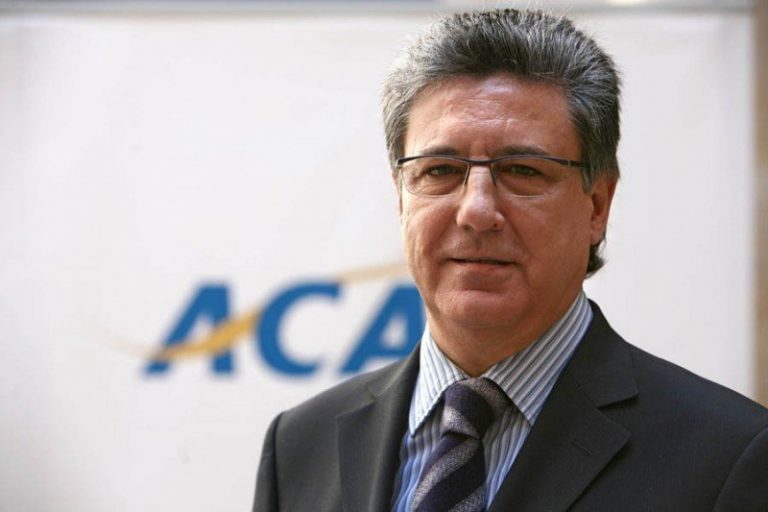 Acave carga contra el retraso en la llegada de las ayudas directas