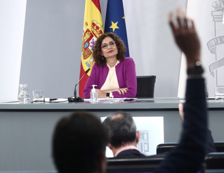 Montero insiste en que la ayuda a Plus Ultra es «absolutamente legal»