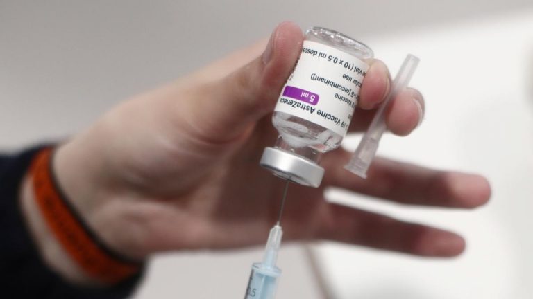 OMS: Los riesgos de la COVID-19 son «mucho más altos» que los de la vacuna de AstraZeneca