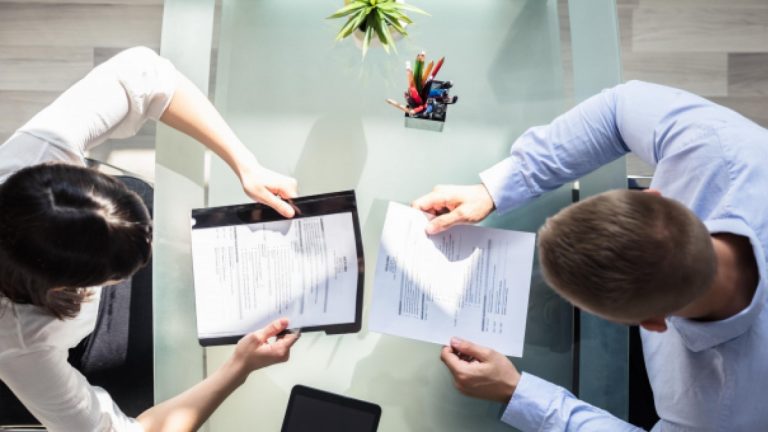 Las ofertas de empleo cayeron un 46% en 2020 por la pandemia