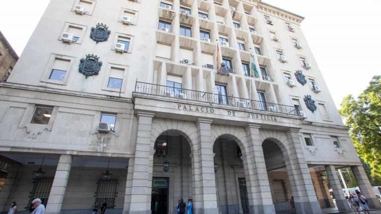 Cinco años de cárcel a un abuelo por abusos sexuales continuados a su nieta
