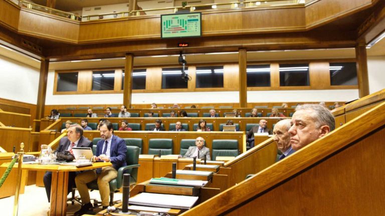 Parlamento Euskadi: «El pueblo vasco constituye un sujeto político con derecho a la libre determinación»