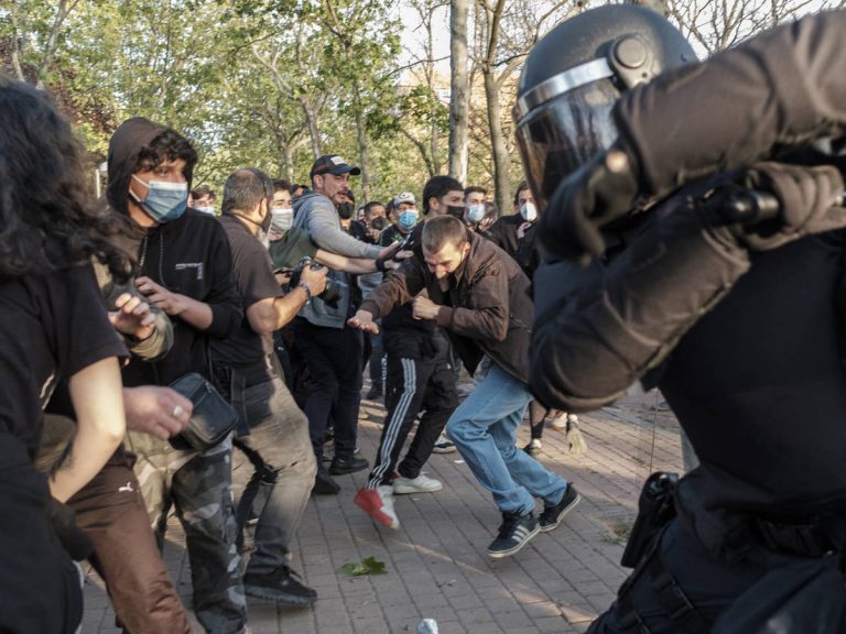 Anticapitalistas acusa a la Policía de actuar en Vallecas como «brazo armado» de Vox