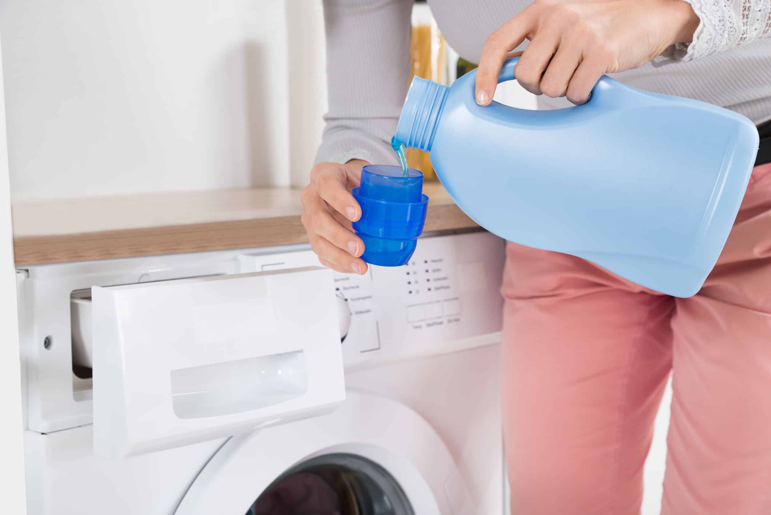 Jabón líquido o en polvo ¿qué es mejor cuando lavas en lavadora?