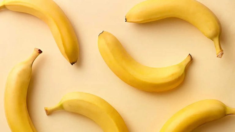 ¿Un plátano antes de dormir? La ciencia confirma este hábito mejora el sueño y el bienestar general