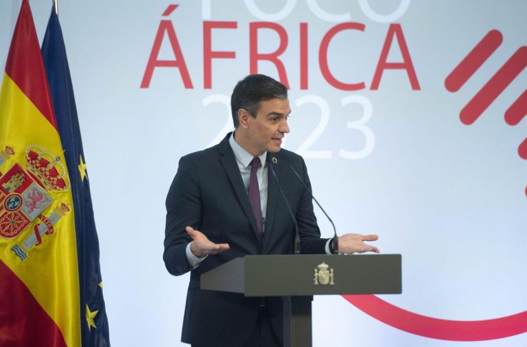 Sánchez escenifica su apuesta por África con un viaje a Angola y Senegal