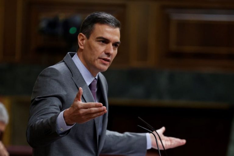 Sánchez acusa a Vox de haber cruzado ya «muchas líneas rojas» de la Constitución