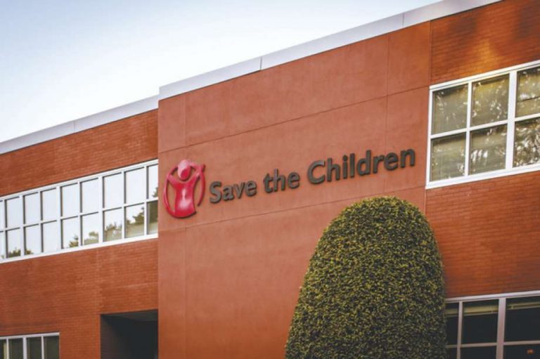Save The Children pide a los grupos parlamentarios «aparcar las disputas partidistas»