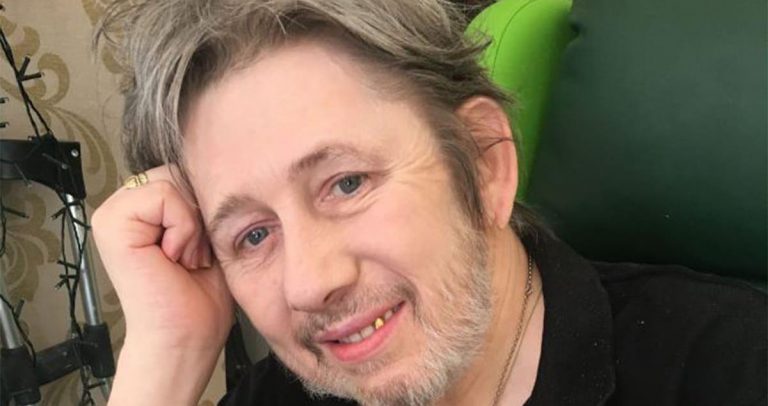 Shane McGowan, el «héroe» irlandés lider de The Pogues
