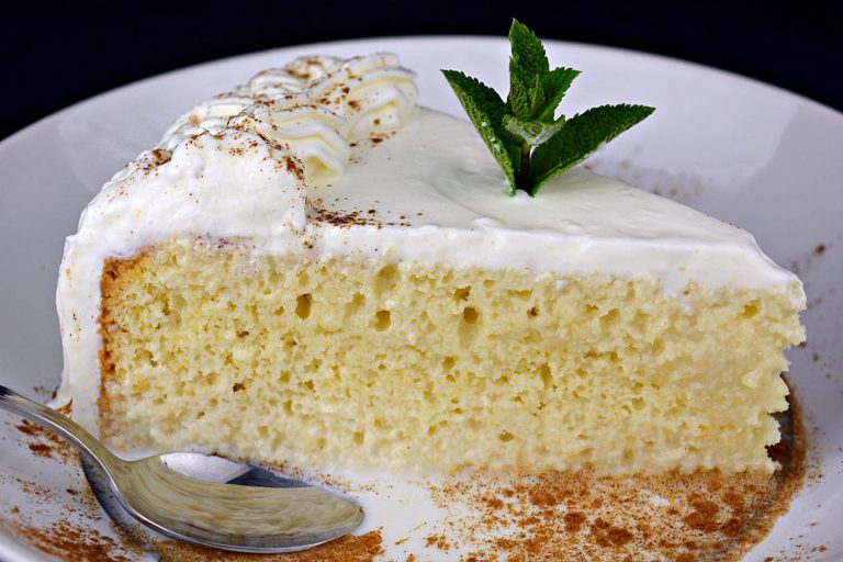Tarta tres leches: el bizcocho más popular que puedes preparar en unos minutos