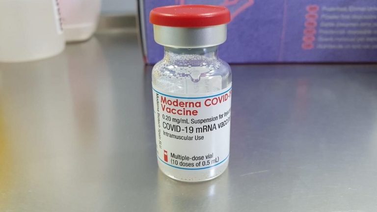 Andalucía pide retrasar hasta 2 meses la segunda dosis de Pfizer y Moderna