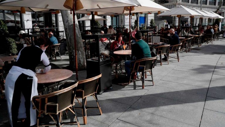 Valencia amplía a seis los consumidores en terrazas