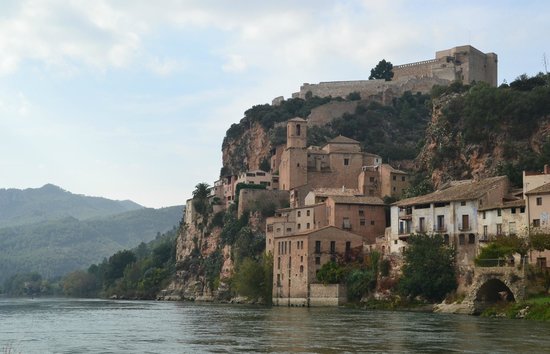 El Precioso Castillo De Miravet.