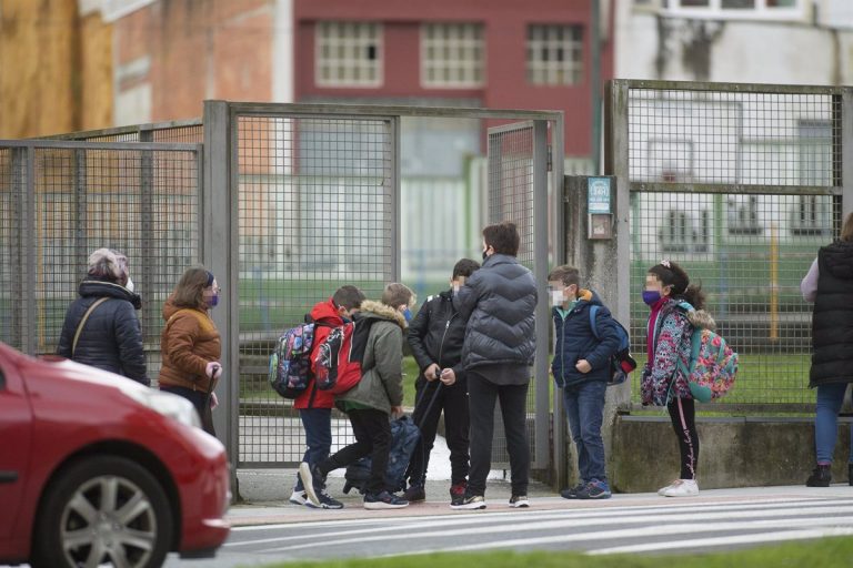 Aumentan a 562 los casos activos en los centros educativos gallegos
