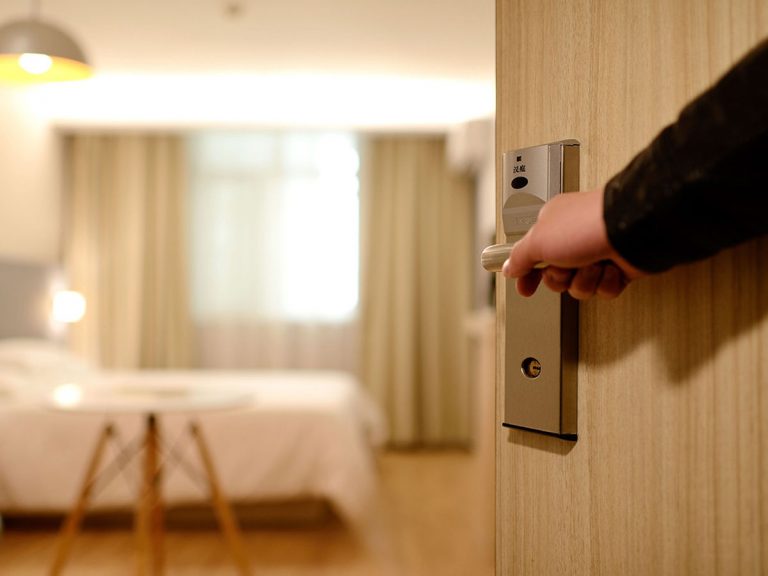 El Gobierno actualiza el procedimiento de ‘check-in’ en los hoteles
