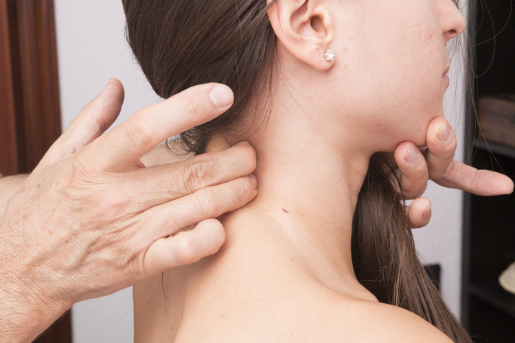 Cómo Aliviar El Dolor De Cuello 1 Dolor De Cuello Una Prueba De Que Algo No Anda Bien