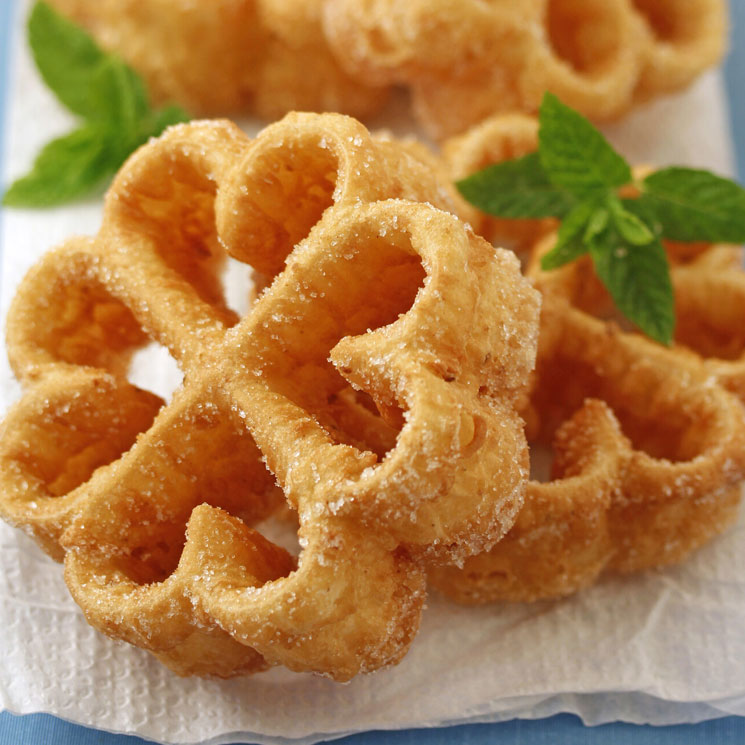 Flores fritas de Carnaval. Receta para celebrar el Día de Todos los Santos