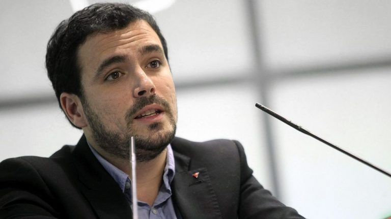 Garzón califica de «heroico y necesario» el acto del Valencia CF tras un supuesto insulto racista