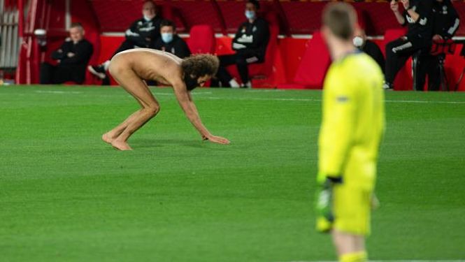 Detenido tras saltar desnudo en Granada en el partido contra el Manchester