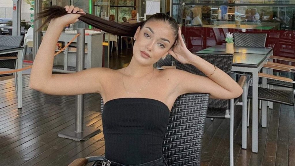 Julia Janeiro Ha Cumplido 18 Años.