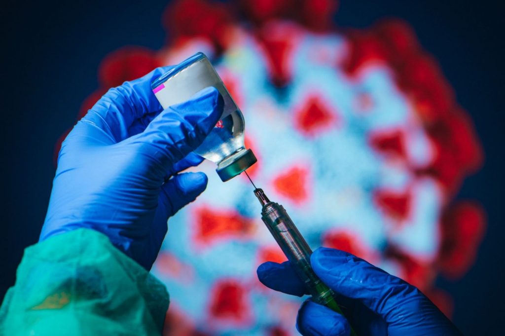 Pfizer, Moderna, Janssen, Astrazeneca: Riesgos Y Beneficios De Las Vacunas Según La Edad
