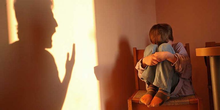 Canarias detecta 1.367 casos de sospecha de maltrato infantil en 2020