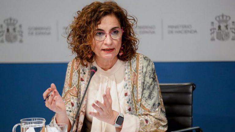 Montero descarta aclarar a la CE sobre eliminar la tributación conjunta