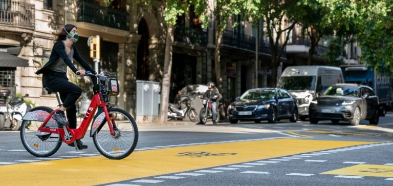 La DGT y Adigital colaboran para promover una movilidad más segura