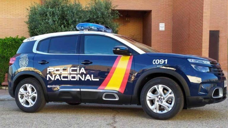 Desarticulada una banda que cobraba a extranjeros por tarjetas de residencias falsas