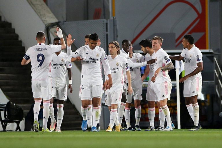 El Real Madrid aguanta en Anfield con oficio y alcanza las semifinales de la Champions