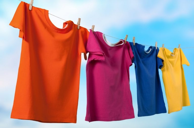 Cómo quitar el olor a humedad de la ropa