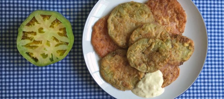 Cómo hacer unos tomates verdes fritos