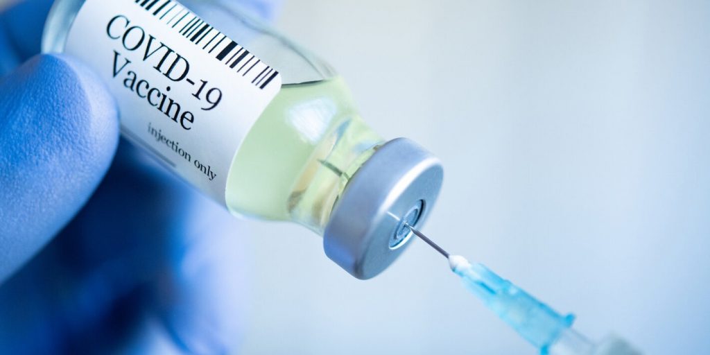 Pfizer, Moderna, Janssen, Astrazeneca: Riesgos Y Beneficios De Las Vacunas Según La Edad