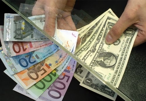 Euros, dólares y sus tasas de cambio en las entidades bancarias 