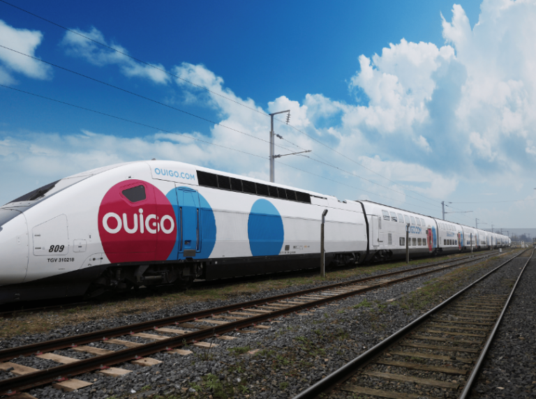 OUIGO lanza un reto a Manolo Lama y Edu Polo para buscar el apodo perfecto para sus trenes