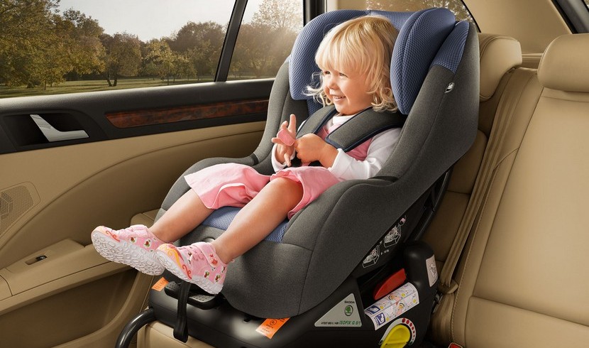 Ropa Ruina Indiferencia Cómo colocar una silla de bebé en el asiento delantero del coche